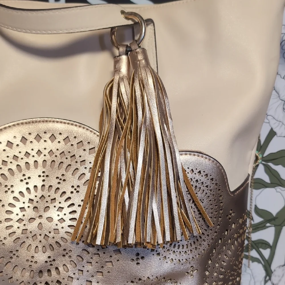 Classic Beige Tote with Rose Gold Metallic Accents - Picture 4 of 14